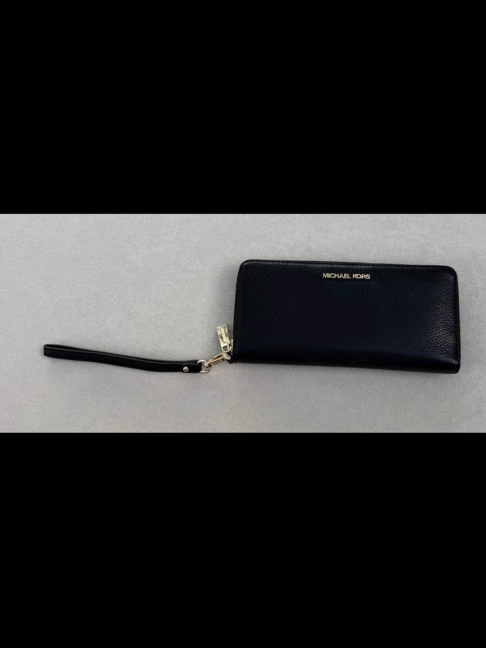 Michael Kors Black Pebbled Leather Men's Zip Wallet with Gold Logo - Picture 2 of 10